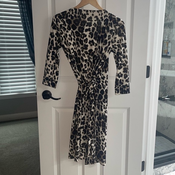 Diane Von Furstenberg DvF New Julian Cream Black Leopard Print Wrap Dress Sz 2 - Picture 5 of 12